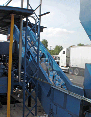 Hinged Belt Conveyor at recycling facility - Jorgensen