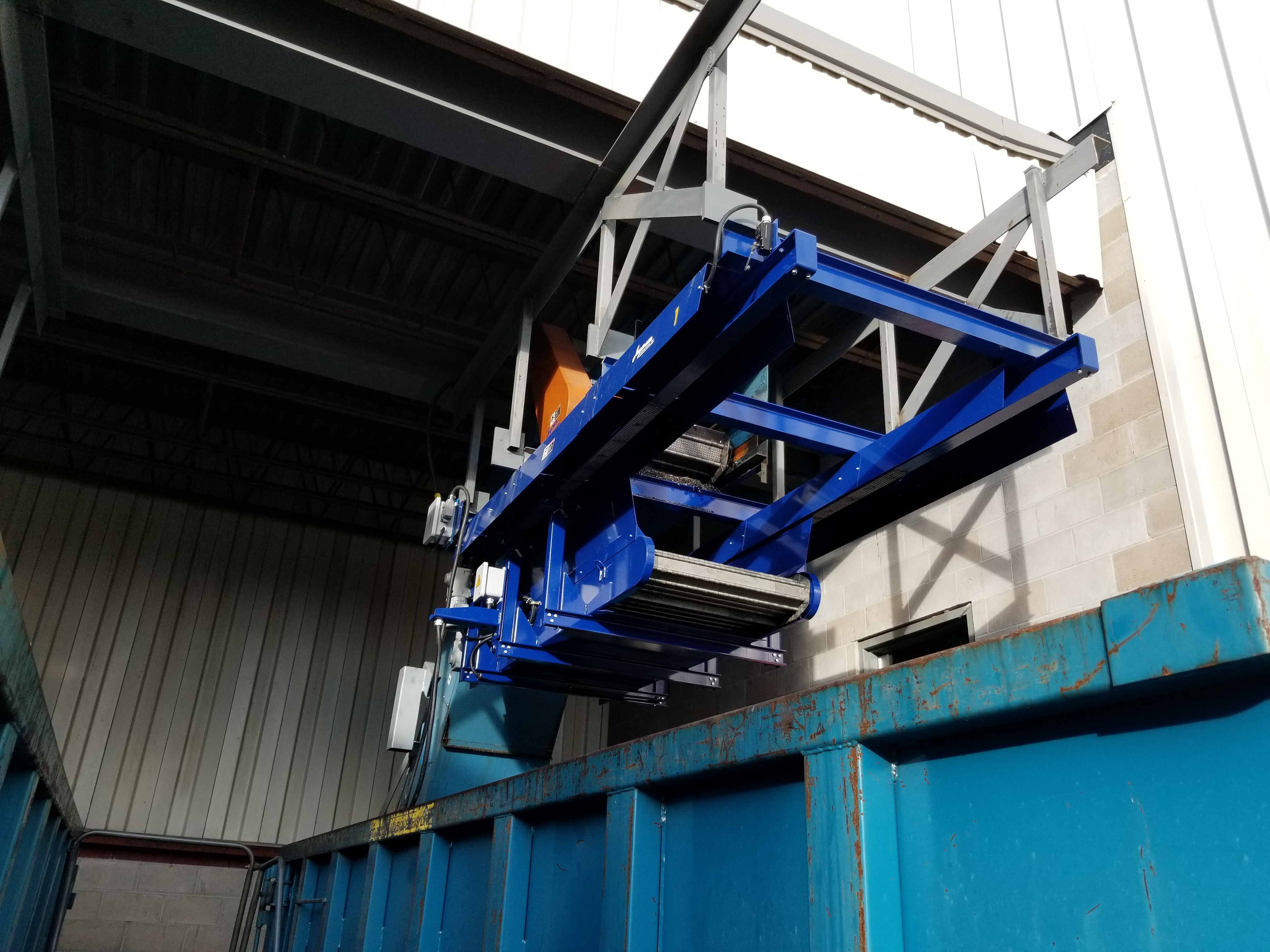 Shuttle Conveyor for chip management